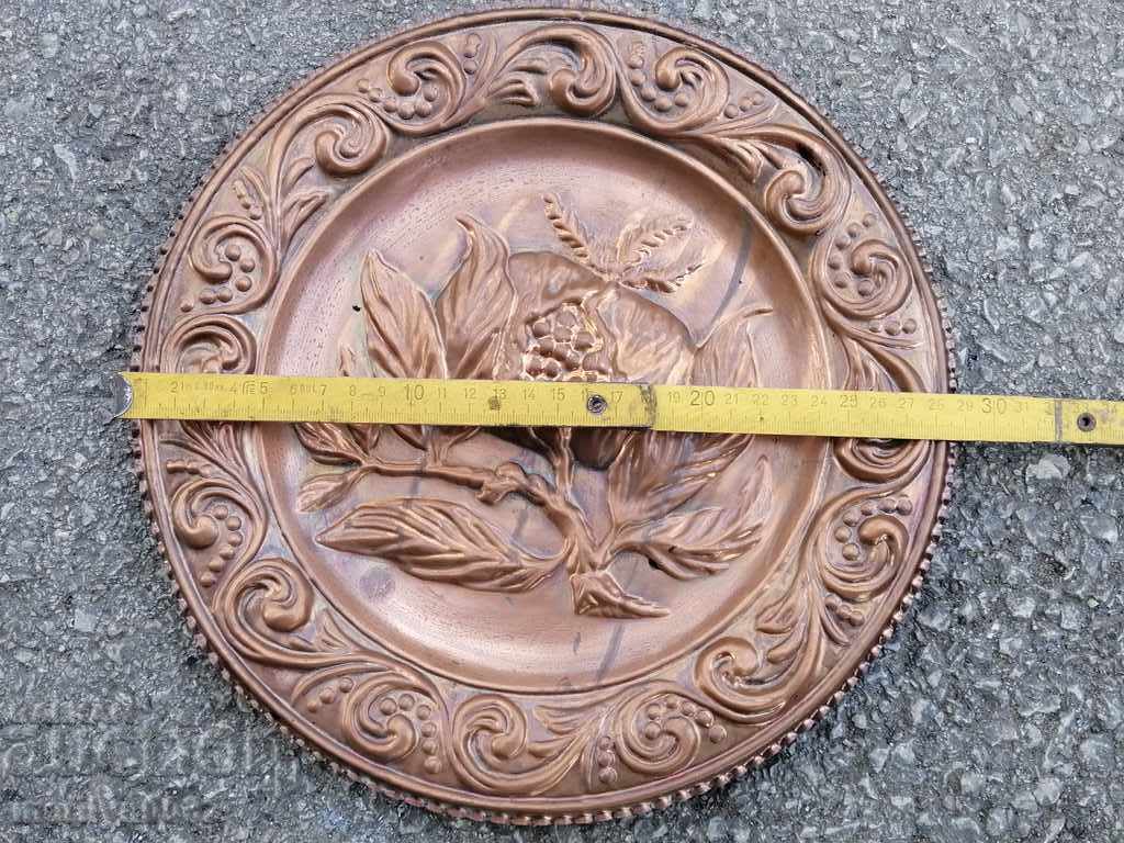 Livrarea Un panou de perete de cupru antic