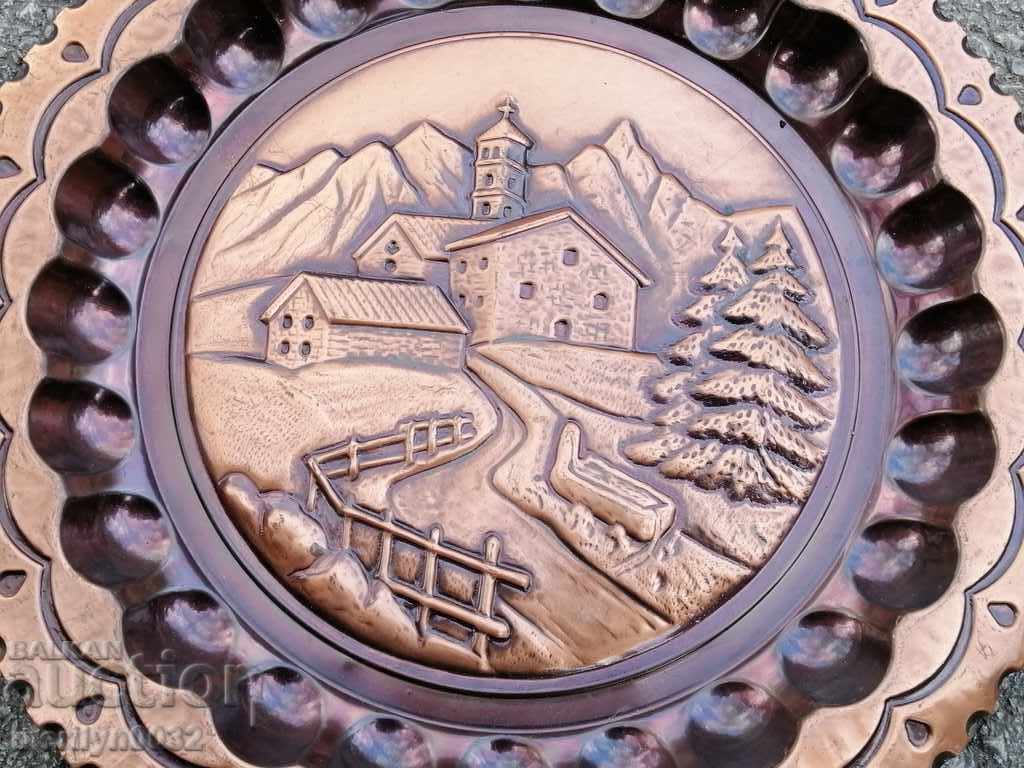 Licitație Un panou de perete de cupru antic Licitație Un panou de perete de cupru antic