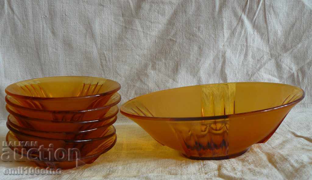 Auction Service - a bowl with 6 small bowls with beautiful amber color Auction Service - a bowl with 6 small bowls with beautiful amber color