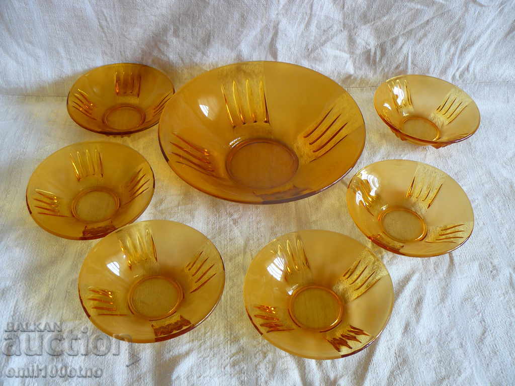 Service - a bowl with 6 small bowls with beautiful amber color - 6 Service - a bowl with 6 small bowls with beautiful amber color - 6