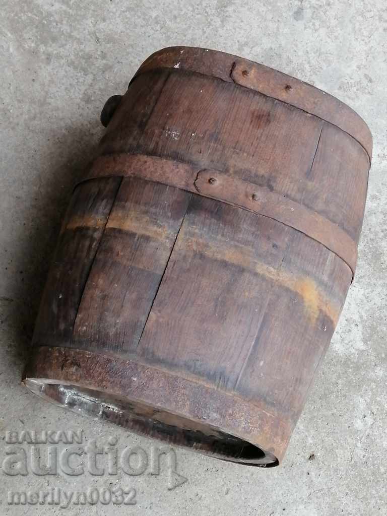 Old bathtub, barrel, wooden, vase, cork with price 67.00 BGN | € 34.26 Old bathtub, barrel, wooden, vase, cork with price 67.00 BGN | € 34.26