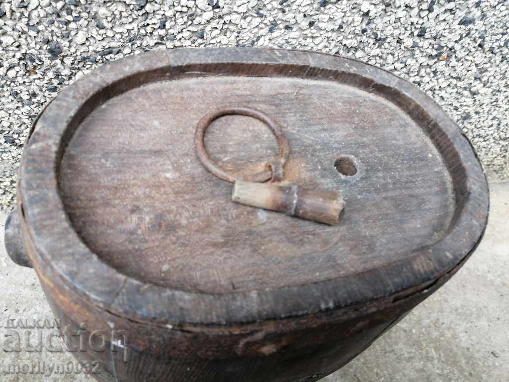 Delivery of Old bathtub, barrel, wooden, vase, cork Delivery of Old bathtub, barrel, wooden, vase, cork