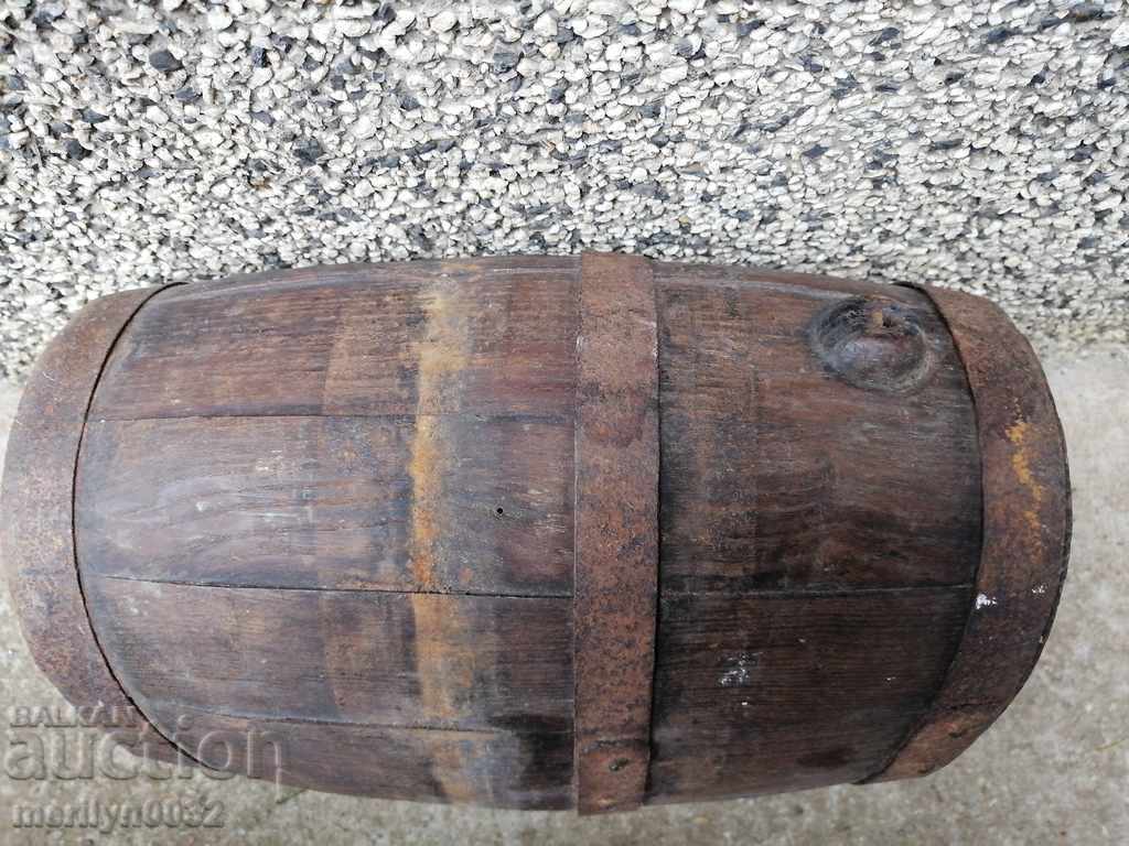 Old bathtub, barrel, wooden, vase, cork - 5 Old bathtub, barrel, wooden, vase, cork - 5