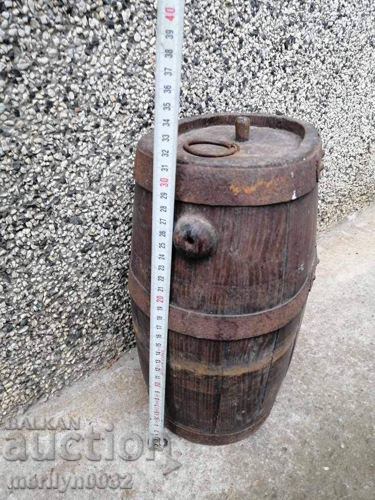 Old bathtub, barrel, wooden, vase, cork - 6 Old bathtub, barrel, wooden, vase, cork - 6