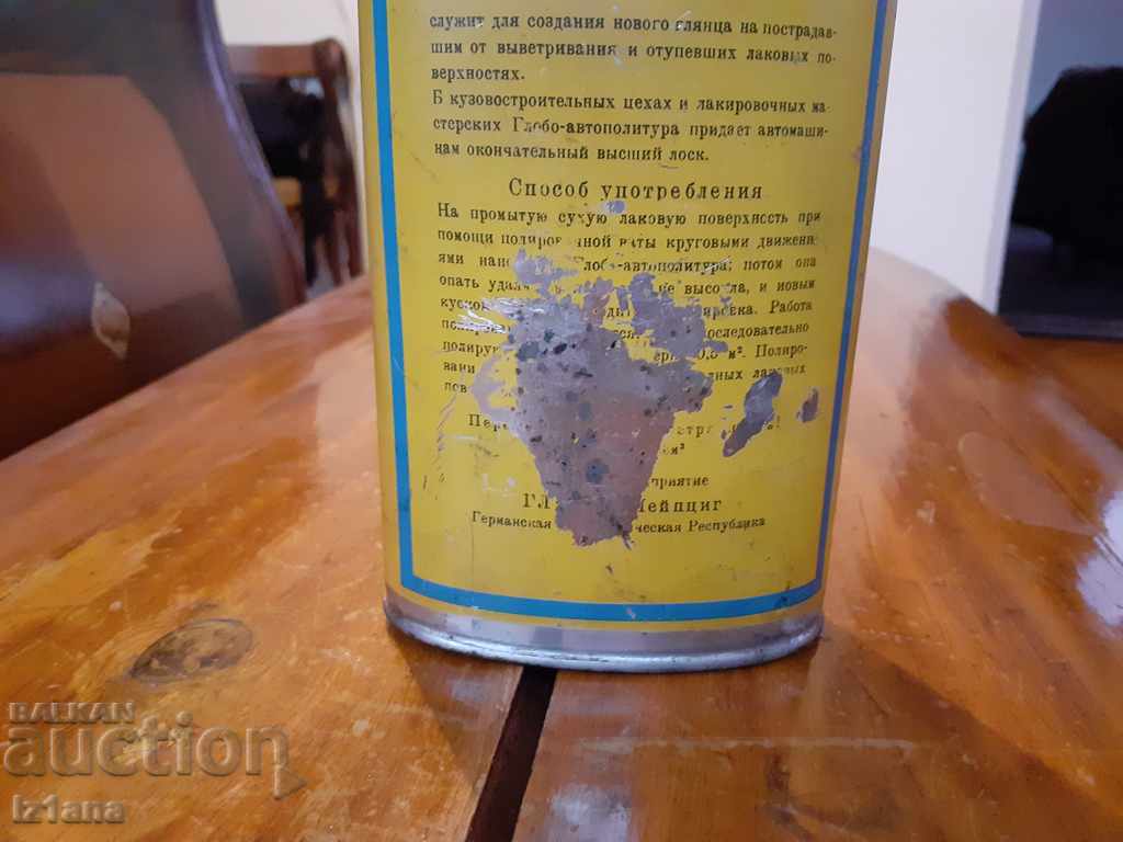 Παράδοση Ένα παλιό βερνίκι αυτοκινήτου Παράδοση Ένα παλιό βερνίκι αυτοκινήτου