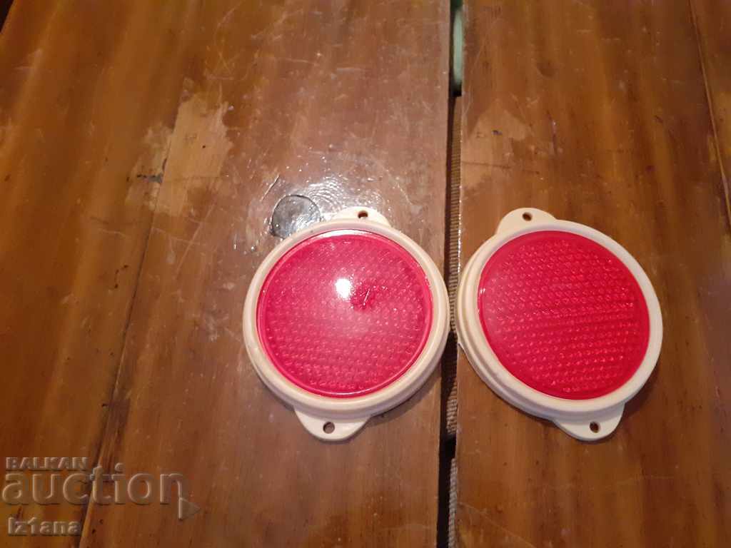 Стар светлоотразител с цена 9.00 лв. | € 4.60 Стар светлоотразител с цена 9.00 лв. | € 4.60