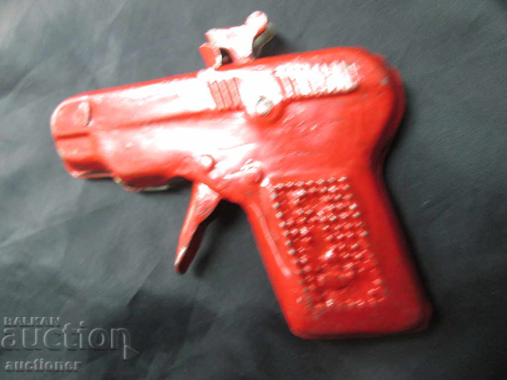 Delivery of OLD METAL PLAYER TOY