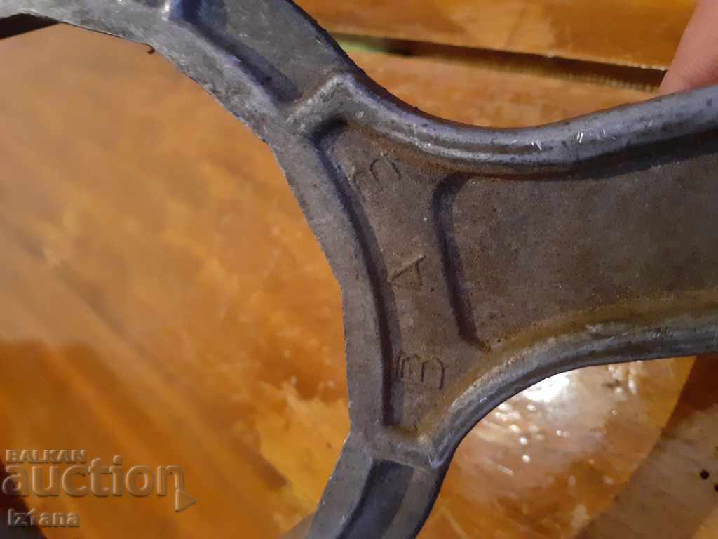 Παράδοση Παλιό εργαλείο, πλήκτρο αφαίρεσης φίλτρου λαδιού Παράδοση Παλιό εργαλείο, πλήκτρο αφαίρεσης φίλτρου λαδιού