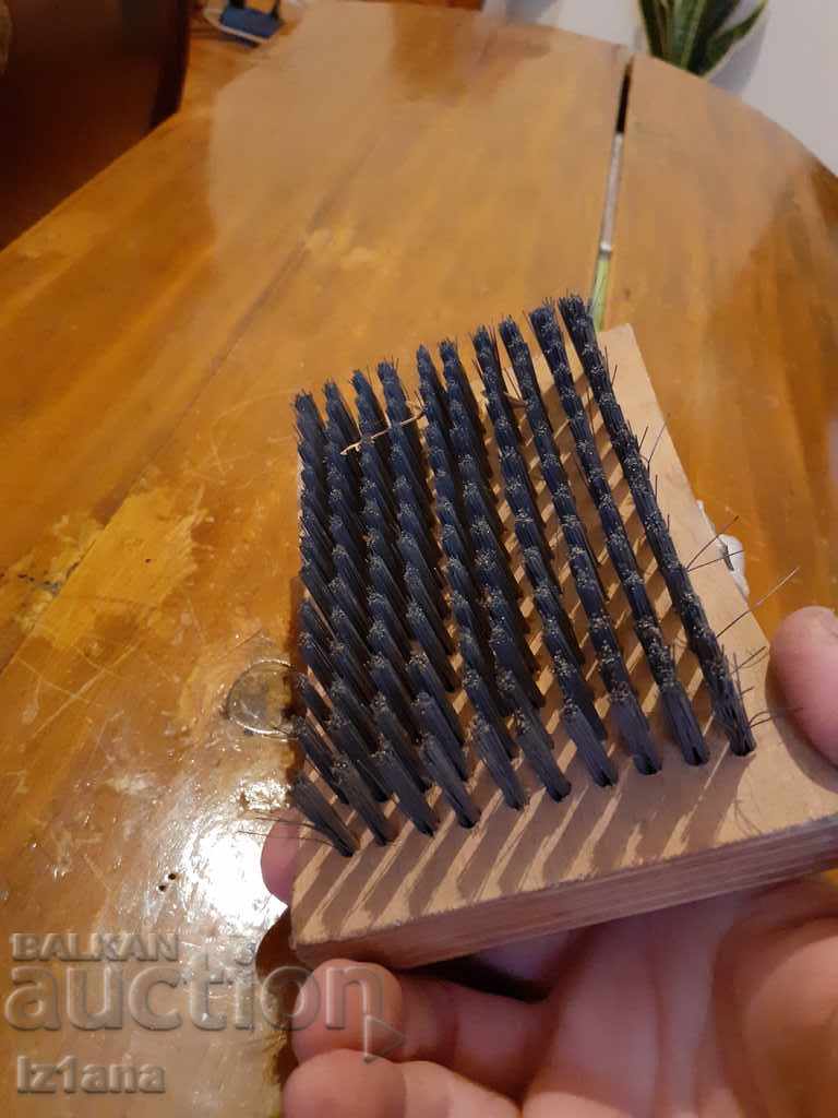 Auction An old wire brush Auction An old wire brush