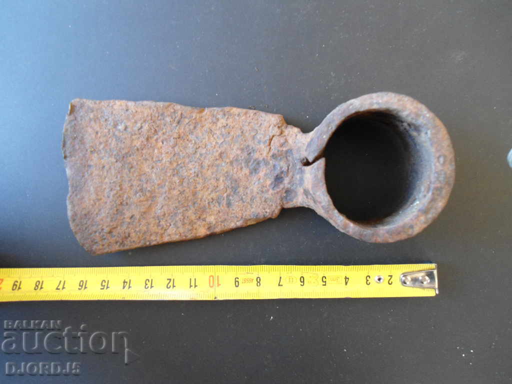 Auction Old farm implements, heron, interior Auction Old farm implements, heron, interior