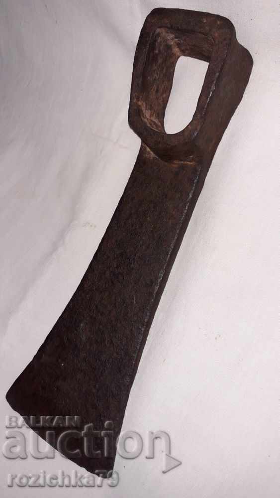 Стара тежка мотика чапа инструмент