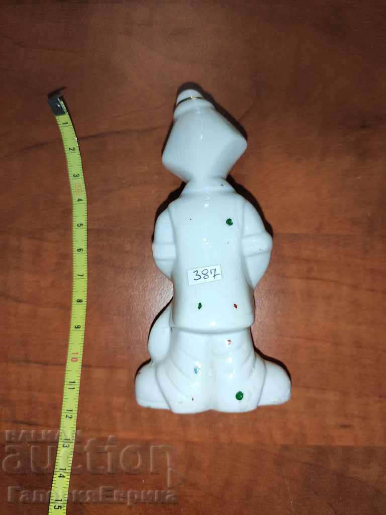 Livrarea Clovn cu porțelan de chitară