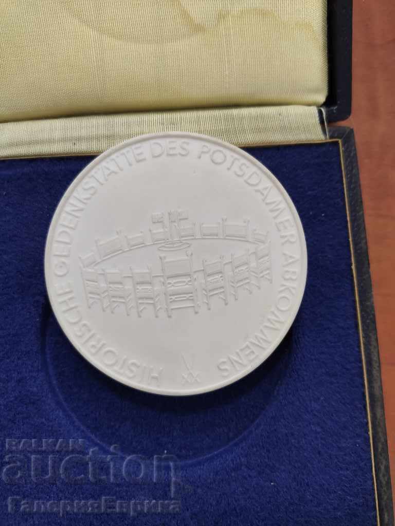 Auction Meissen "Podsdam" plaque Auction Meissen "Podsdam" plaque