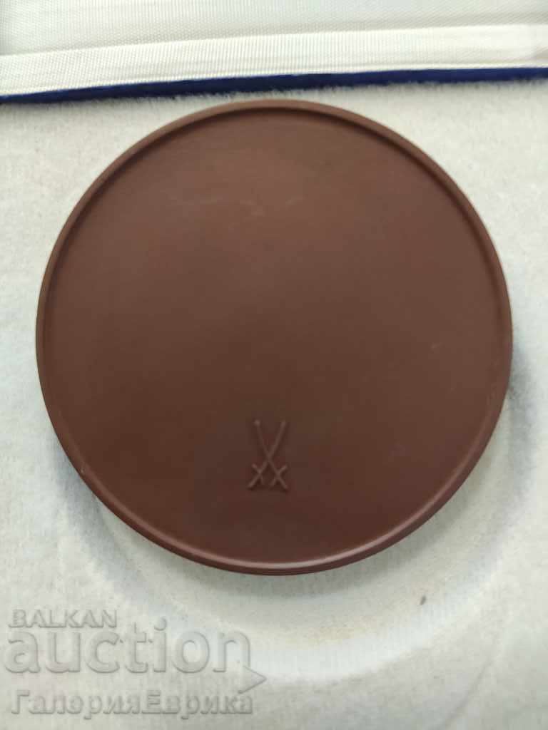 Auction Ernst Thelman's Meissen plaque Auction Ernst Thelman's Meissen plaque
