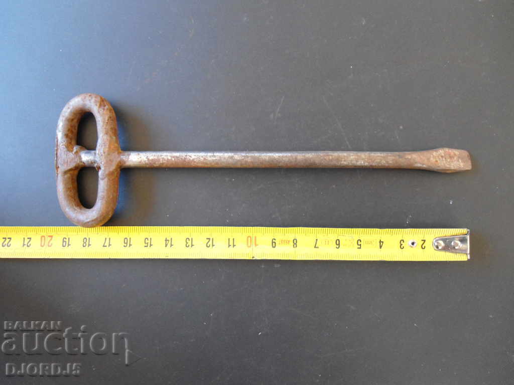An old screwdriver with price 2.00 BGN | € 1.02 An old screwdriver with price 2.00 BGN | € 1.02