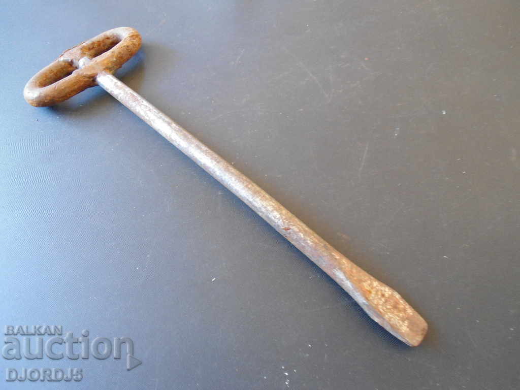 Auction An old screwdriver Auction An old screwdriver