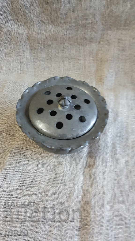 Metal flower pot with price 12.00 BGN | € 6.14 Metal flower pot with price 12.00 BGN | € 6.14