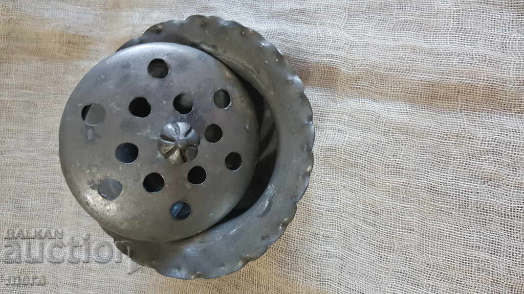 Auction Metal flower pot Auction Metal flower pot