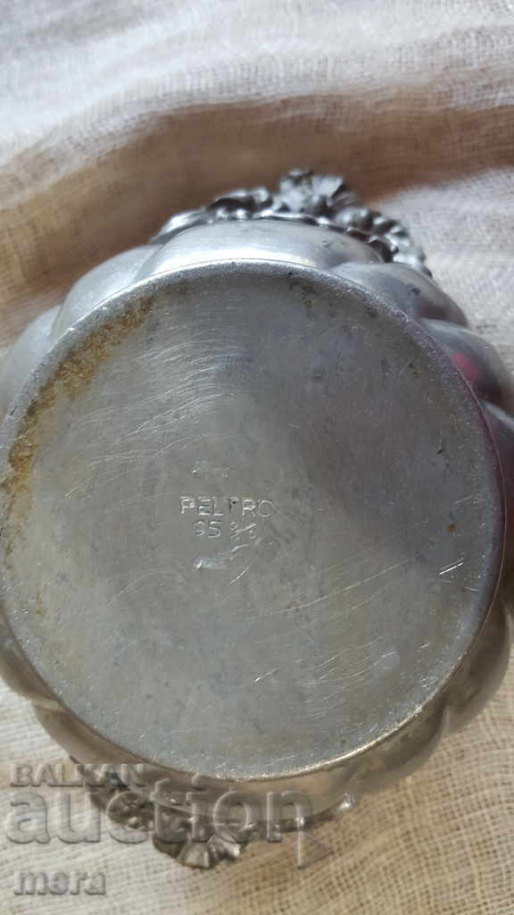 Auction Metal container Auction Metal container