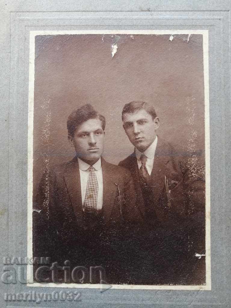 Παλιό φωτογραφικό πορτρέτο φωτογραφίας με χαρτόνι με τιμή 29.00 BGN | € 14.83 Παλιό φωτογραφικό πορτρέτο φωτογραφίας με χαρτόνι με τιμή 29.00 BGN | € 14.83