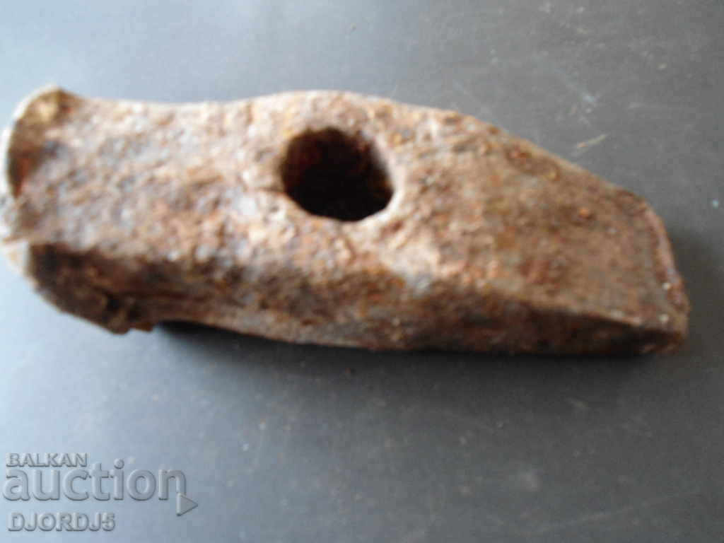 An old hammer with price 2.00 BGN | € 1.02 An old hammer with price 2.00 BGN | € 1.02
