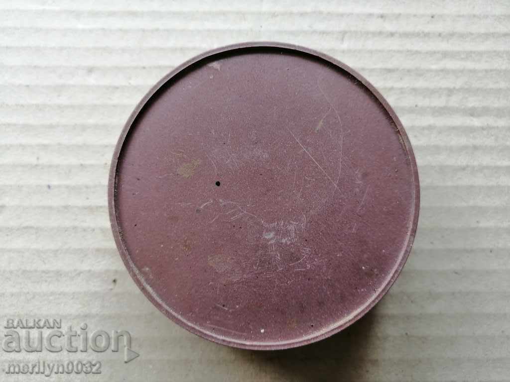 Delivery of An old bakelite box for wax Imalin