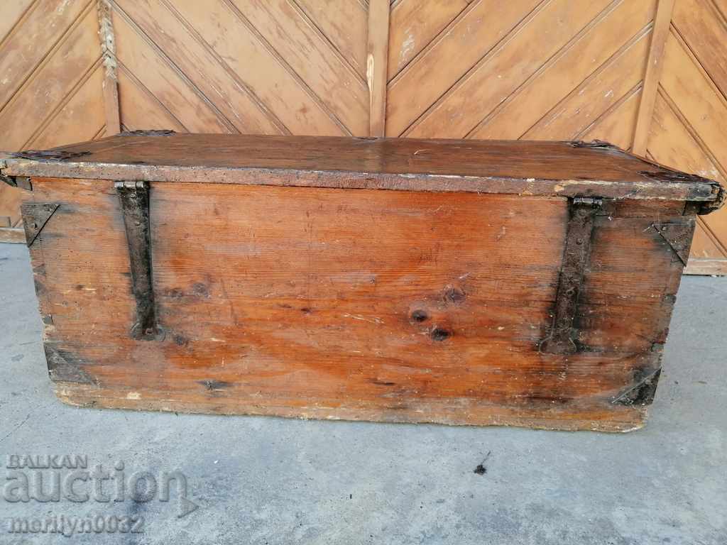 Auction Renaissance painted chest, chest, chaise, chest of drawers Auction Renaissance painted chest, chest, chaise, chest of drawers