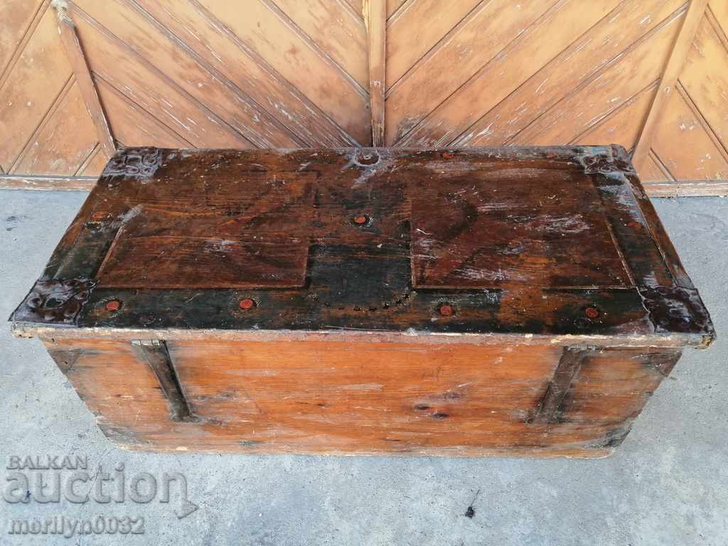 Delivery of Renaissance painted chest, chest, chaise, chest of drawers Delivery of Renaissance painted chest, chest, chaise, chest of drawers