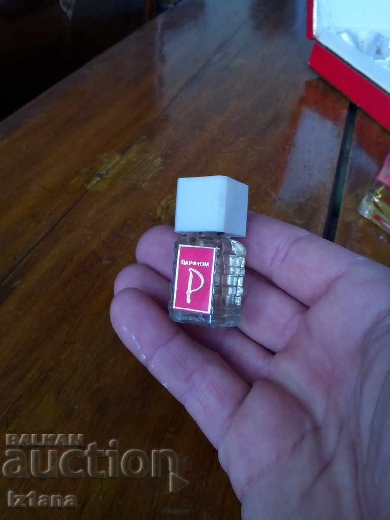 An old set of Rosalia colognes - 7 An old set of Rosalia colognes - 7