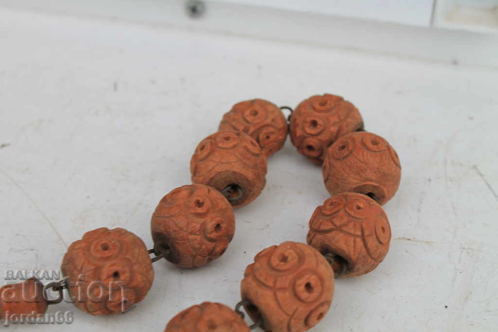 Delivery of Old necklace made of wood