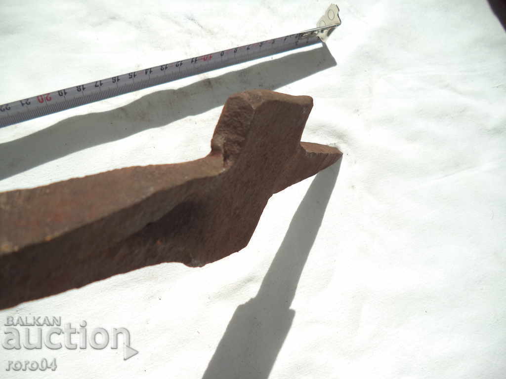 OLD MASSIVE FORGED TOOL - CUTTER - FORWARD - 7