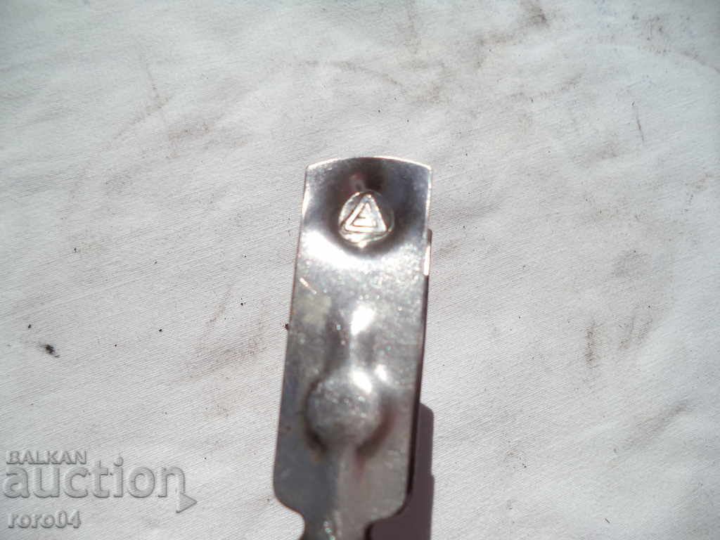 Auction OLD METAL PHOTO CLIP Auction OLD METAL PHOTO CLIP