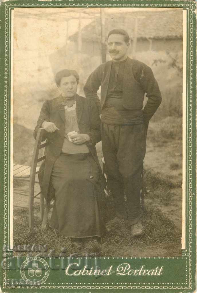 СТАРА ФОТОГРАФИЯ - КАРТОН - 2052
