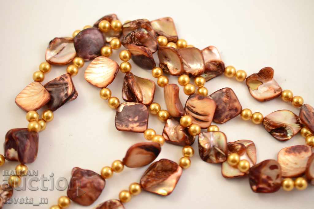 Auction Long neck, mother of pearl Auction Long neck, mother of pearl