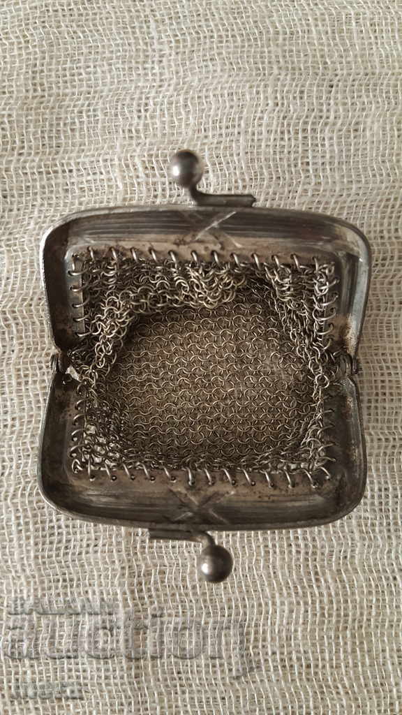 Auction An old lady's purse Auction An old lady's purse