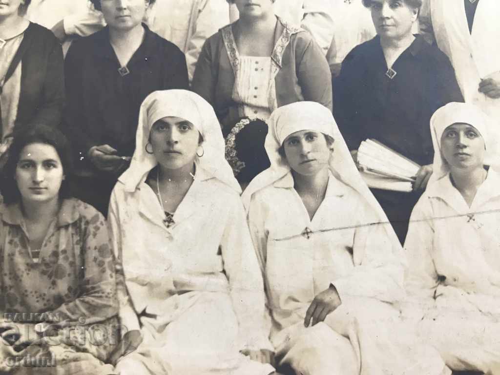 Auction 1186 Kingdom of Bulgaria Nurses BRC Award Badge Auction 1186 Kingdom of Bulgaria Nurses BRC Award Badge