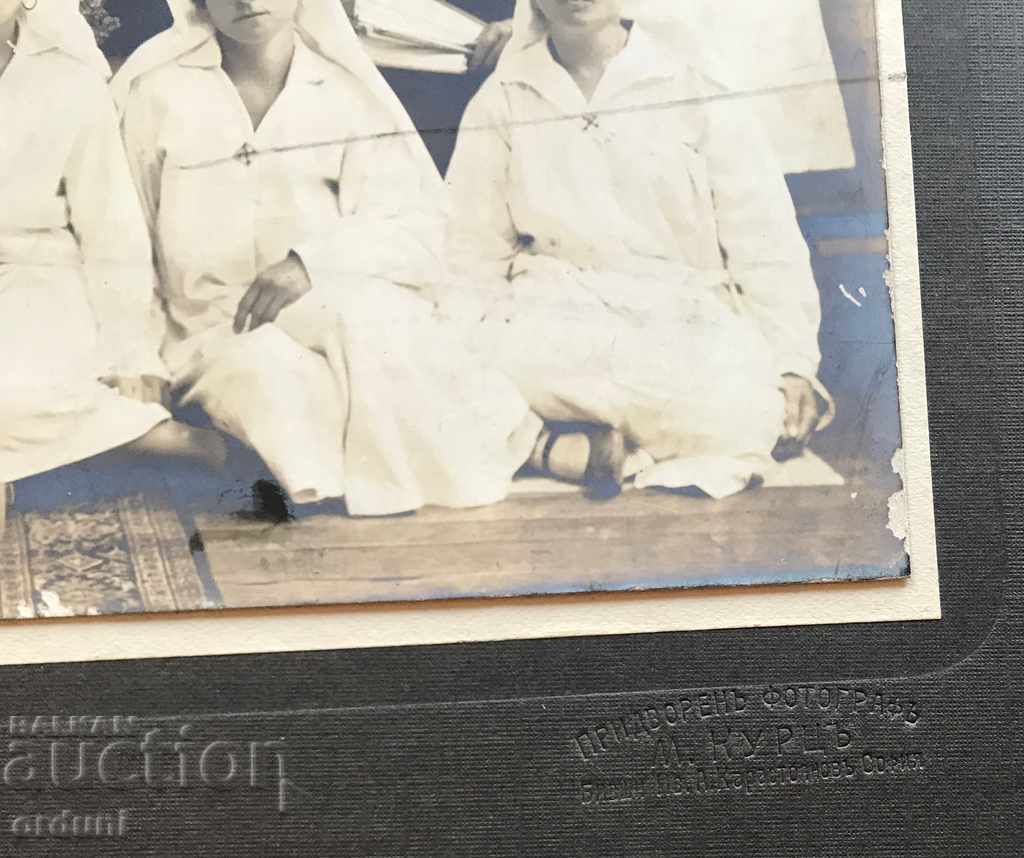 Delivery of 1186 Kingdom of Bulgaria Nurses BRC Award Badge Delivery of 1186 Kingdom of Bulgaria Nurses BRC Award Badge