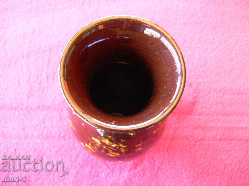 Delivery of Beautiful old ceramic vase Delivery of Beautiful old ceramic vase