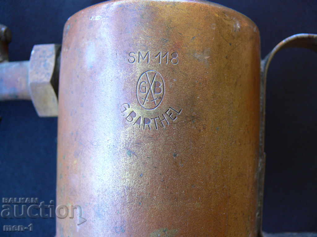 Аукцион МАЛКА БРОНЗОВА БЕНЗИНОВА ЛАМПА - ГОРЕЛКА Аукцион МАЛКА БРОНЗОВА БЕНЗИНОВА ЛАМПА - ГОРЕЛКА