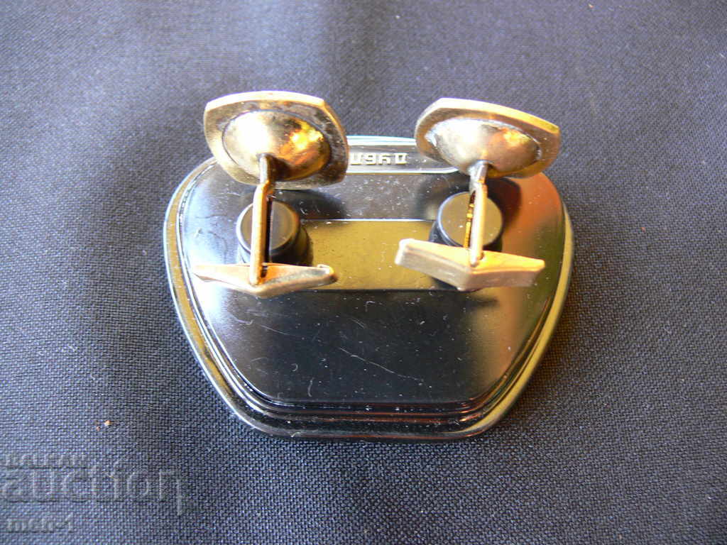 HANDS - DUBLE with price 10.00 BGN | € 5.11 HANDS - DUBLE with price 10.00 BGN | € 5.11