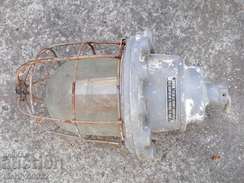 Δημοπρασία Παλιά εκρηκτική λάμπα από υπόγειο ορυχείο Δημοπρασία Παλιά εκρηκτική λάμπα από υπόγειο ορυχείο