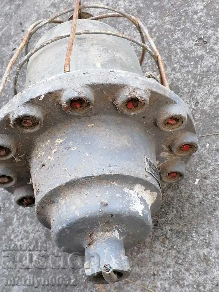 Παράδοση Παλιά εκρηκτική λάμπα από υπόγειο ορυχείο Παράδοση Παλιά εκρηκτική λάμπα από υπόγειο ορυχείο