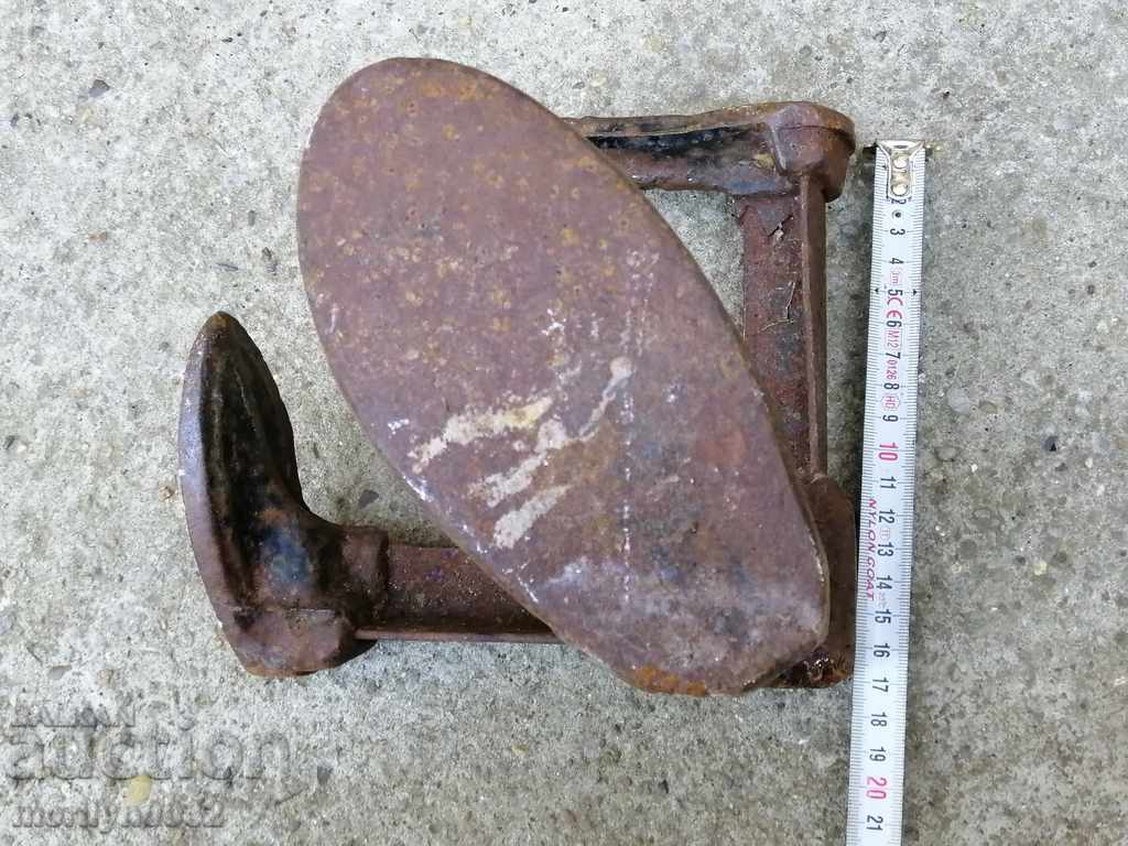Delivery of Old shoemaker anvil, wrought iron Delivery of Old shoemaker anvil, wrought iron