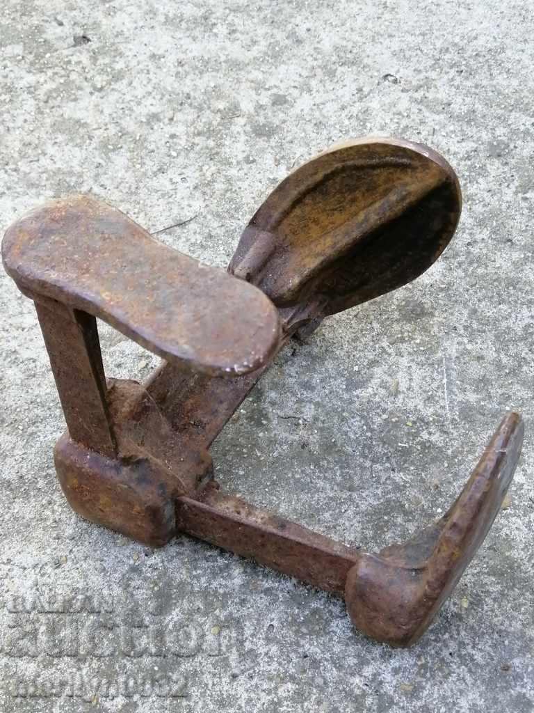 Old shoemaker anvil, wrought iron - 6 Old shoemaker anvil, wrought iron - 6