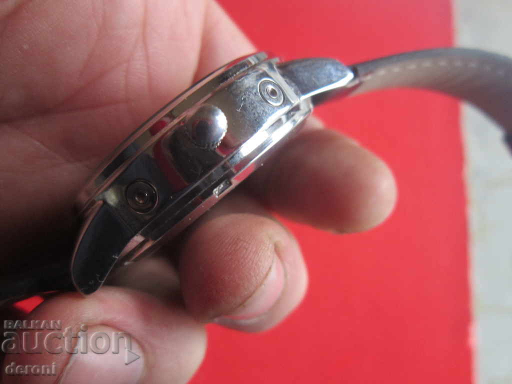 Livrarea Ceas radio minunat de cuarț Livrarea Ceas radio minunat de cuarț