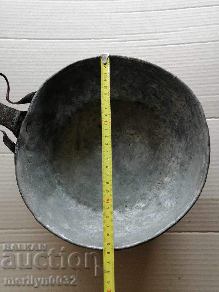 An old copper pan, a baker, a tray, a copper pot - 5 An old copper pan, a baker, a tray, a copper pot - 5