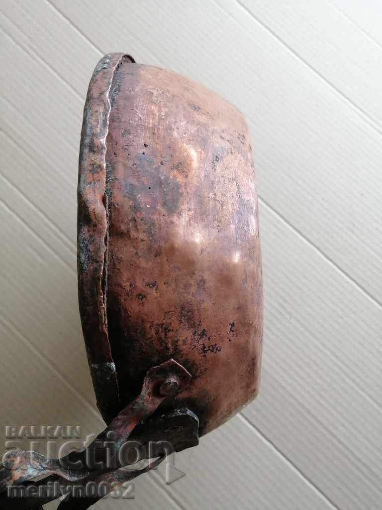 An old copper pan, a baker, a tray, a copper pot - 7 An old copper pan, a baker, a tray, a copper pot - 7