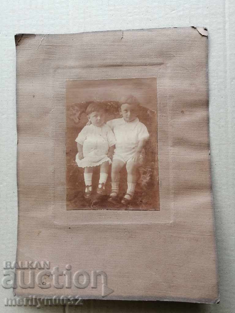 Παλιό φωτογραφικό πορτρέτο φωτογραφίας με χαρτόνι με τιμή 29.00 BGN | € 14.83 Παλιό φωτογραφικό πορτρέτο φωτογραφίας με χαρτόνι με τιμή 29.00 BGN | € 14.83