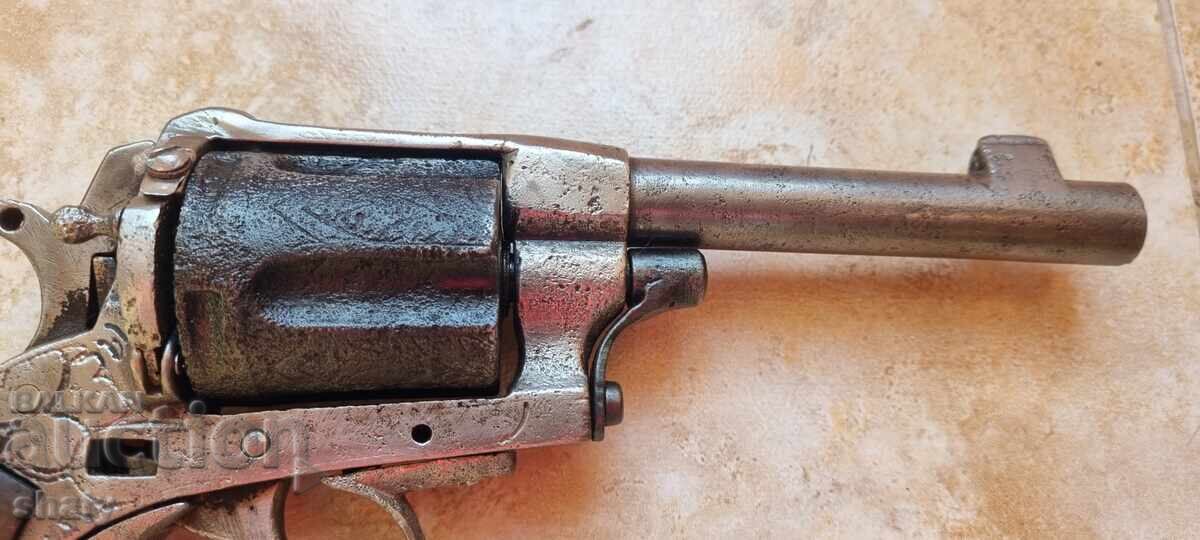 Auction Gasser. Revolver. Pistol. Auction Gasser. Revolver. Pistol.