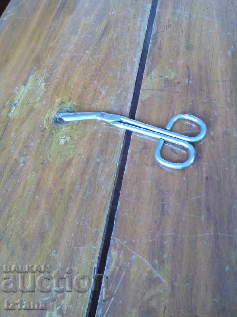 Old medical scissors, scissors with price 20.00 BGN | € 10.23 Old medical scissors, scissors with price 20.00 BGN | € 10.23